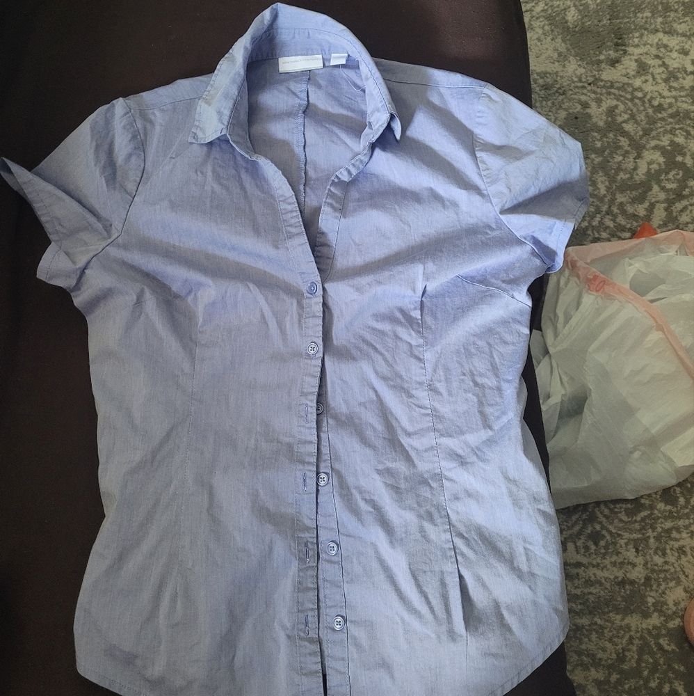 New York & Company short sleeve button down shirt size small